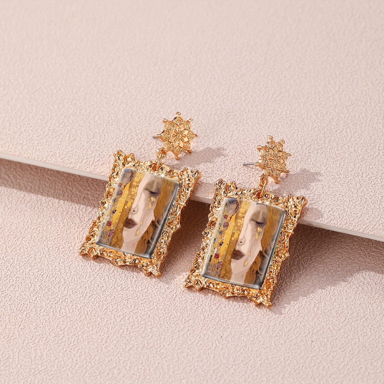 World Famous Vintage Golden Drop Earrings Kiss Oil Painting Jewelry Elegant Luxury