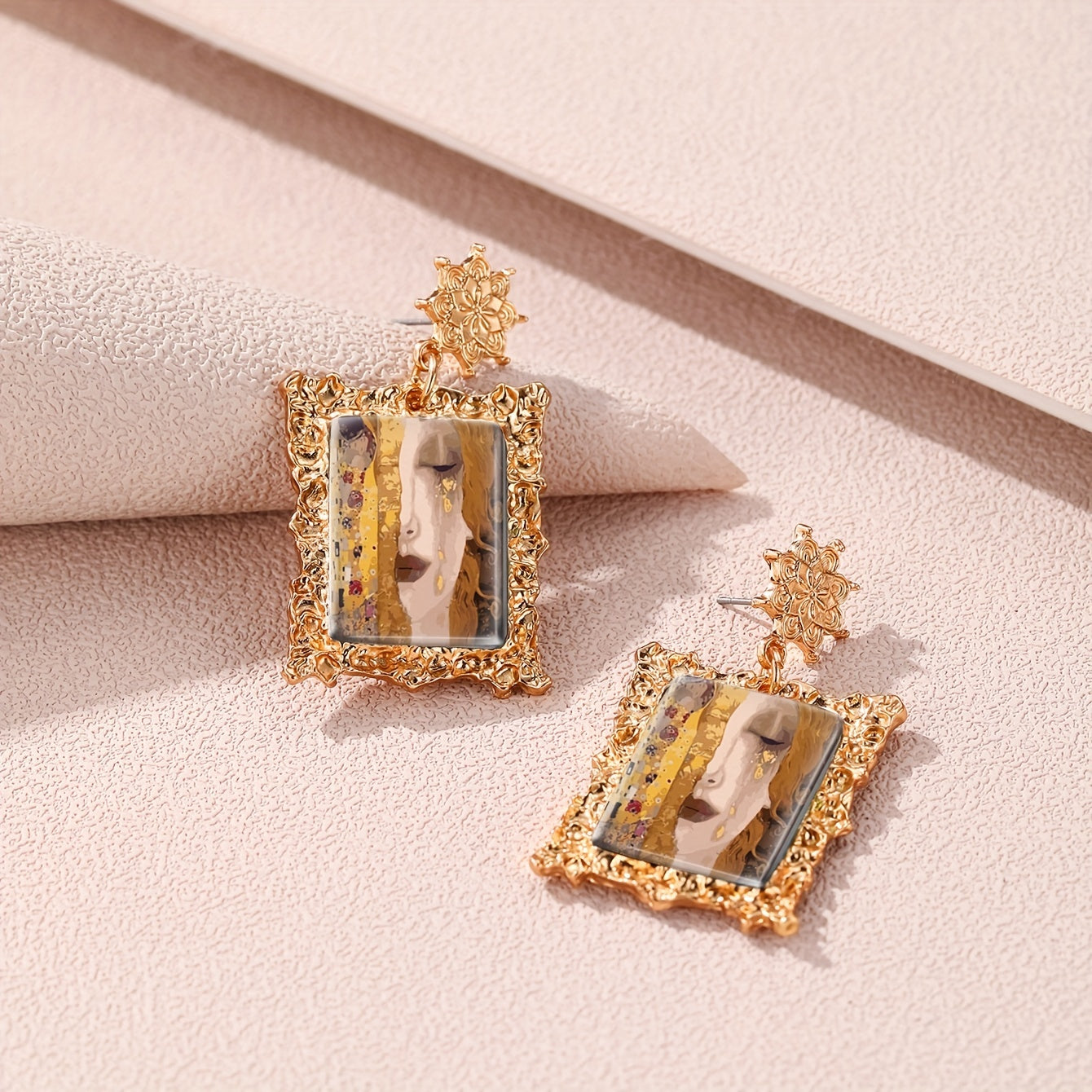 World Famous Vintage Golden Drop Earrings Kiss Oil Painting Jewelry Elegant Luxury